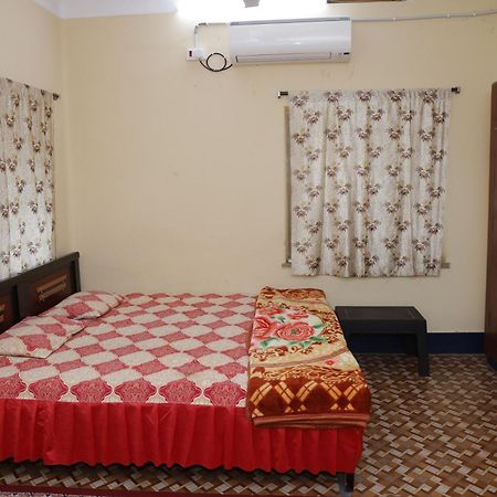 1 Room For 4 Guests Or 2 Bhk For 4 To 10 Guests With Ac For Families Hyderabad Exterior photo
